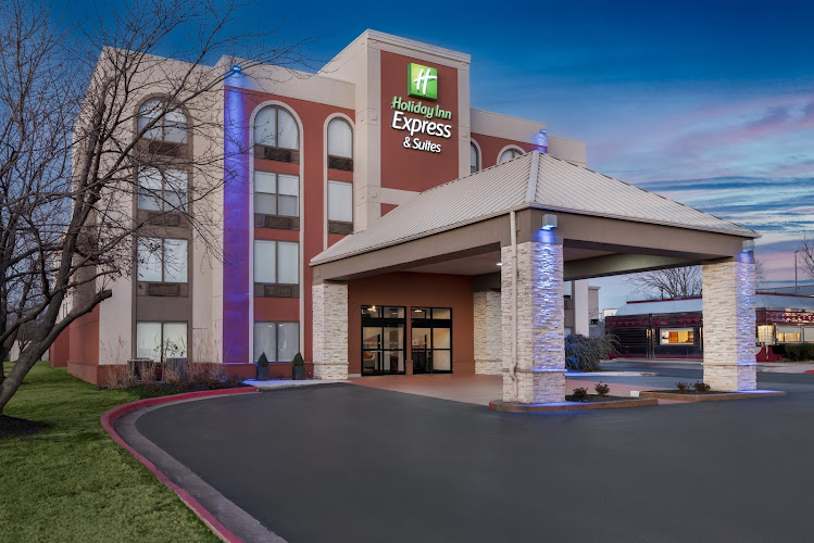 Holiday Inn Express & Suites Bentonville by IHG