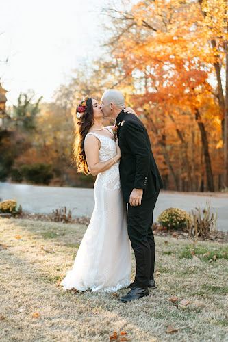 Joy and Light Photography - Arkansas Wedding & Elopement Photographer