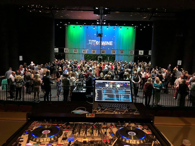 DJ Derrick | Arkansas Wedding DJ | Northwest Arkansas DJ